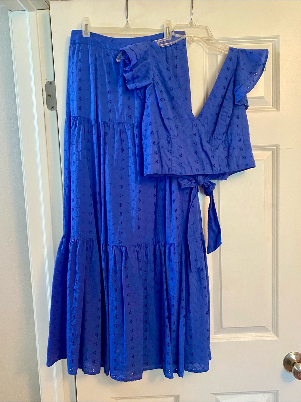 Women’s Ruffle Sleeve V Neck Crop Top + High Waist Tiered Skirt Set, Size Small